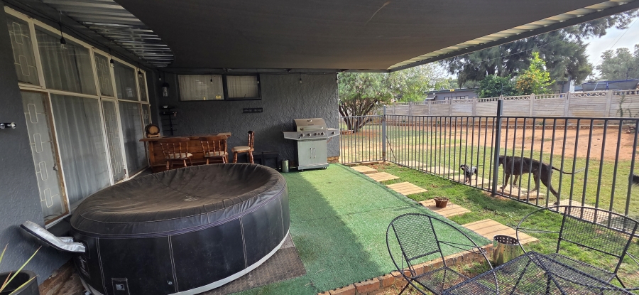 4 Bedroom Property for Sale in Carters Glen Northern Cape